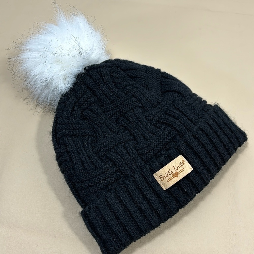 Britt’s knits knitted black toque / winter hat​​​​​​